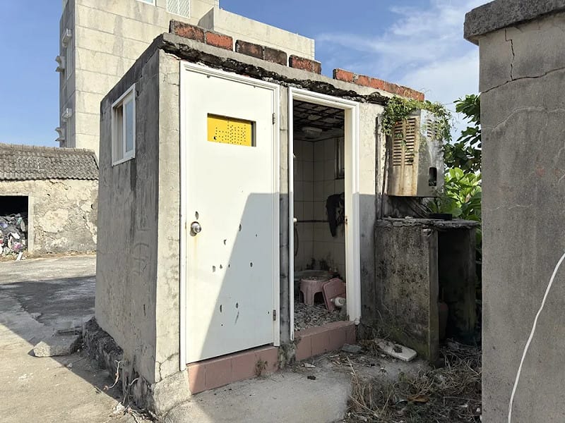 澎湖 縣爆出13名小孩擠在狹小空間，父母離家不管。&nbsp;&nbsp;&nbsp;圖：澎湖縣政府提供