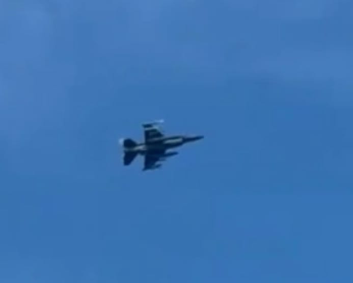 北美防空司令部出動 F-16 戰鬥機，在新澤西州貝德明斯特上空攔截了 2 架違反該地區臨時飛行限制的飛機。&nbsp;&nbsp;&nbsp;圖 : 影片截圖