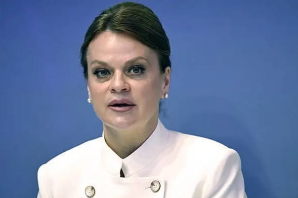 雖然沒有軍事領域相關的從業背景，但普丁的姪女齊維列娃在 2024 年 6 月被任命擔任國防部副部長，並於同年 8 月兼任國防部國務秘書。 圖：翻攝自 騰訊網 長得不太環保 