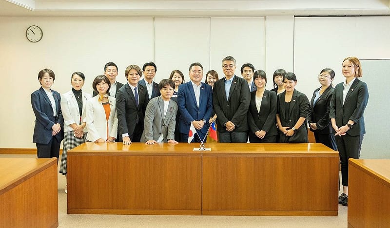 高雄市團隊訪問神戶市議會，拜會「日台友好神戶市會議員聯盟」多位議員。&nbsp;&nbsp;&nbsp;圖：高雄市行國處／提供