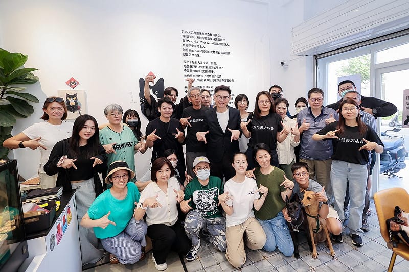 現場聚集數十位台派支持者，從線上一句「點名」，變成一場熱鬧又溫暖的線下相聚。&nbsp;&nbsp;&nbsp;圖：賴瑞隆競辦／提供