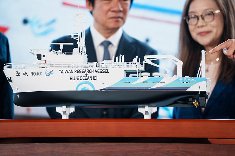 賴清德出席「國家海洋研究院100噸級與300噸級海洋基礎資料調查船下水暨命名典禮」。 圖:總統府提供 賴清德出席「國家海洋研究院100噸級與300噸級海洋基礎資料調查船下水暨命名典禮」。 圖:總統府提供
