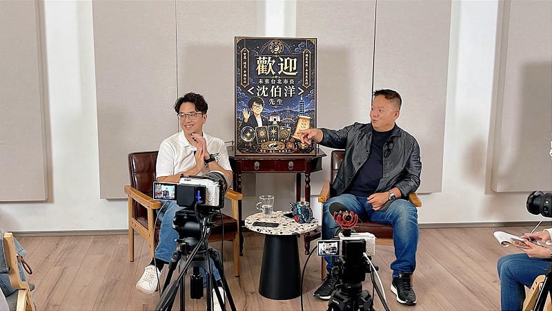 命理老師大耕與沈伯洋對談時表示，盼政治人物正視從業者困境，感嘆多年努力終於出現進展。&nbsp;&nbsp;&nbsp;圖：翻攝自大耕老師　臉書專頁