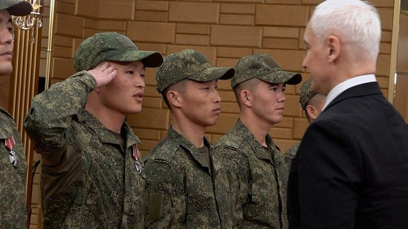 北韓士兵在俄羅斯境內接受軍事訓練，外界擔憂數萬名北韓部隊可能被派往俄烏戰場。&nbsp;&nbsp;&nbsp;圖：翻攝自 X @nexta_tv