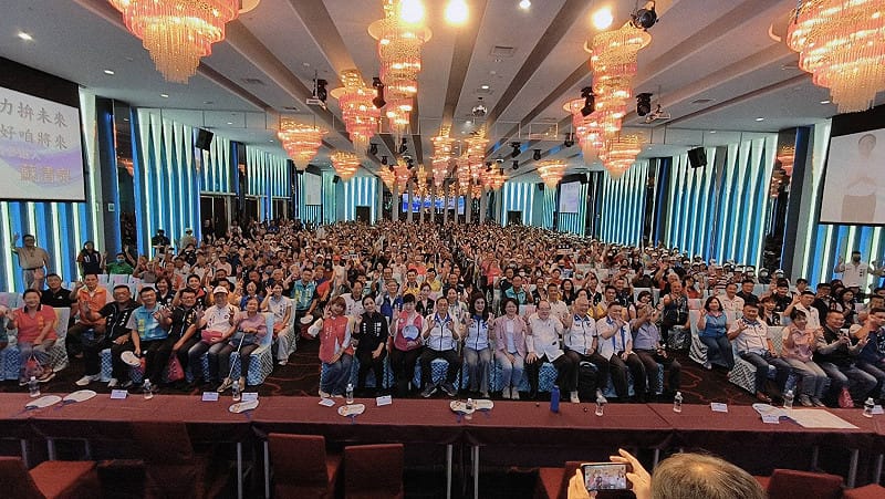 國民黨在屏東縣召開行動中常會，現場加油、凍蒜聲不斷，儼然成為蘇清泉的造勢大會。&nbsp;&nbsp;&nbsp;圖：國民黨屏東縣黨部／提供