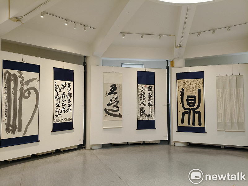 書法藝術家黃智陽在迎來六十歲之際舉辦「洗耳——黃陽六十書法藝術展」，不僅是對一甲子生命歷程與筆墨生涯的深思回顧，更是一記提醒自己「藝術應以修行為本」的警鐘。&nbsp;&nbsp;&nbsp;圖：黃博郎／攝