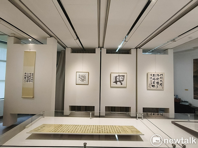 書法藝術家黃智陽在迎來六十歲之際舉辦「洗耳——黃陽六十書法藝術展」，不僅是對一甲子生命歷程與筆墨生涯的深思回顧，更是一記提醒自己「藝術應以修行為本」的警鐘。&nbsp;&nbsp;&nbsp;圖：黃博郎／攝