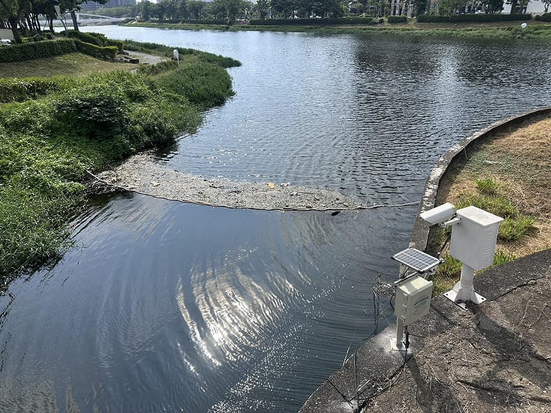 環保局於右昌大排設置水質感測器。&nbsp;&nbsp;&nbsp;圖：高雄市環保局／提供