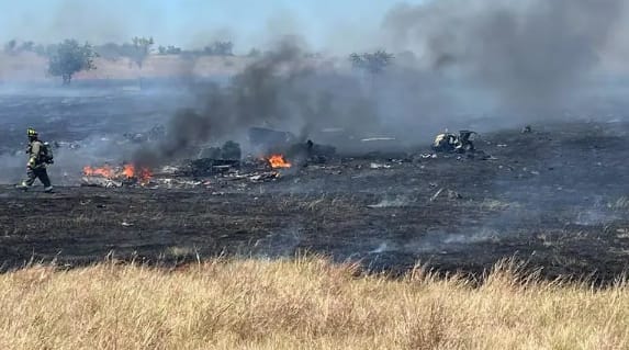 美軍阿帕契直升機在德州胡德堡墜毀，機上兩人死亡，當地緊急疏散居民。&nbsp;&nbsp;&nbsp;圖 : 翻攝自觀察者網