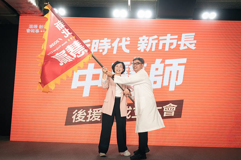 蘇巧慧說，她在立法院服務十年期間，和在座的中醫師們真的是並肩作戰的好戰友。&nbsp;&nbsp;&nbsp;圖：蘇巧慧競選辦公室提供