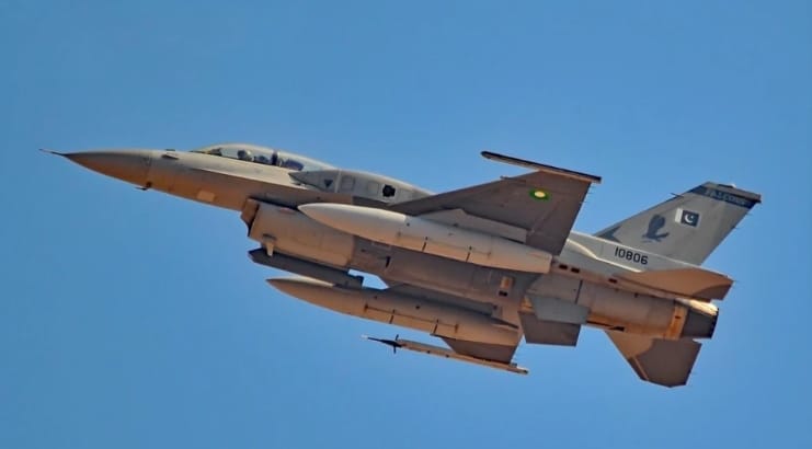 巴基斯坦F-16戰機掛載超視距(BVR)飛彈。&nbsp;&nbsp;&nbsp;圖 : 翻攝自零度Military