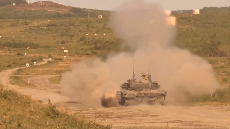 近期有網友透露稱，烏軍已確認摧毀超過 170 輛俄軍 T-90 坦克，推測這款莫斯科「引以為傲」的武器很可能已經被「摧毀殆盡」。&nbsp;&nbsp;&nbsp;圖：擷取自 @War_Radar2 X 分享影片