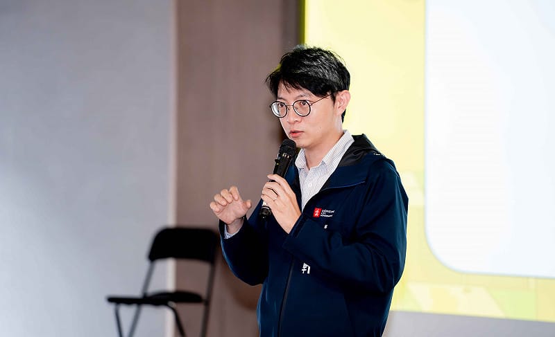 林楷軒出席「高雄數位遊牧友善標章說明會」，表示青年局將持續串聯旅宿、共享空間及餐飲等資源，完善高雄數位遊牧友善環境。&nbsp;&nbsp;&nbsp;圖：高雄市青年局／提供