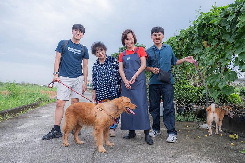柯志恩(右二)提倡建立真正人寵共好的城市環境。&nbsp;&nbsp;&nbsp;圖：柯志恩競辦/提供