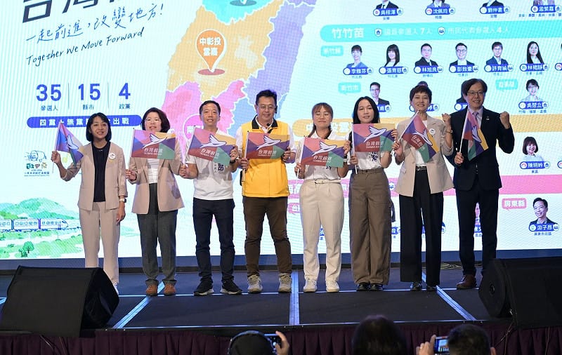 「台灣前進陣線」與共同推薦的四位南高屏地方民意代表參選人。&nbsp;&nbsp;&nbsp;圖：台灣前進陣線／提供