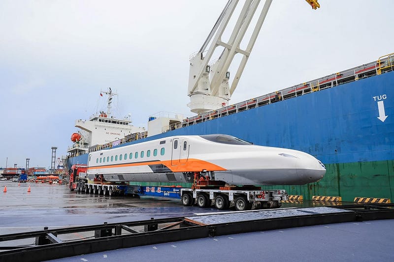 高鐵N700ST列車抵港，代表台日產業合作及交流更上一層樓。&nbsp;&nbsp;&nbsp;圖：高雄市政府／提供