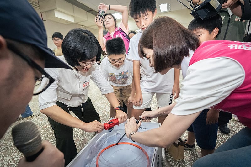 新北市長候選人、立法委員蘇巧慧今（16）日趕往三重與新北市議員彭佳芸、新北市議員候選人陳俊維共同出席親子活動。&nbsp;&nbsp;&nbsp;圖：蘇巧慧競選辦公室提供