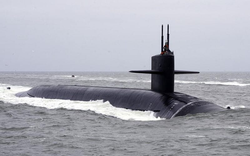  美軍「維吉尼亞」級潛艦被視為新一代水下主力，但受造船產能不足影響，新艇交付速度持續落後原定計畫。 圖：翻攝自 X @sentdefender 
