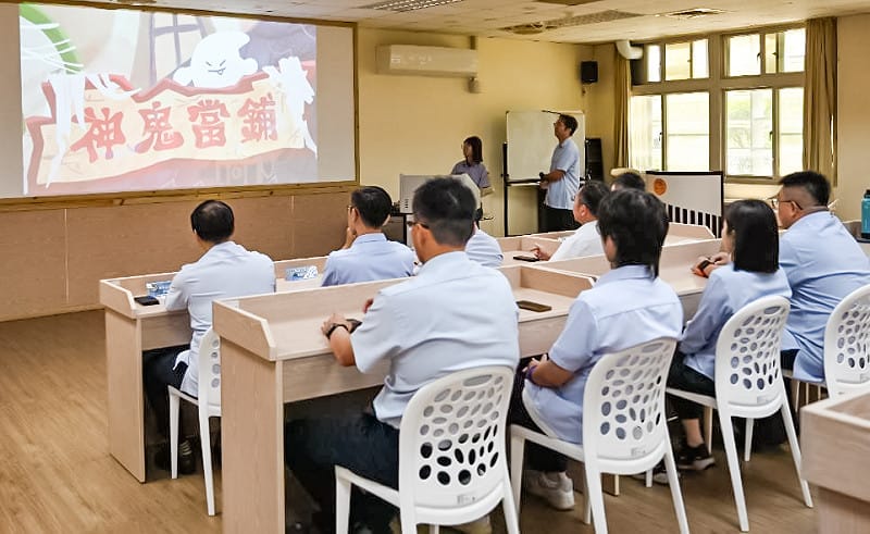 海巡署推出《神鬼當鋪-執法倫理篇》動畫影片，今（17）日在南部分署興達港基地舉行首映會，並邀請南部分署、東南沙分署及艦隊分署直屬船隊的主管及同仁共同觀影。&nbsp;&nbsp;&nbsp;圖：海巡署提供