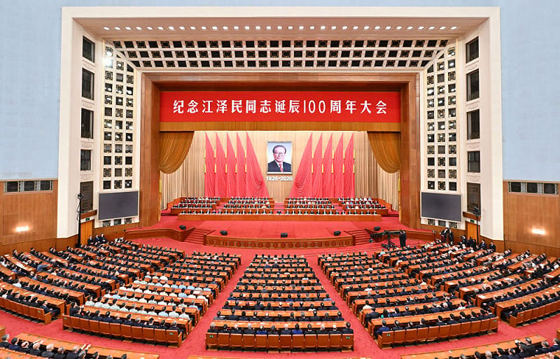 中共今日舉辦江澤民百歲冥誕紀念大會，多位政治局常委及卸任高官均有出席。&nbsp;&nbsp;&nbsp;圖:翻攝自 X @ChnEmbassy_jp