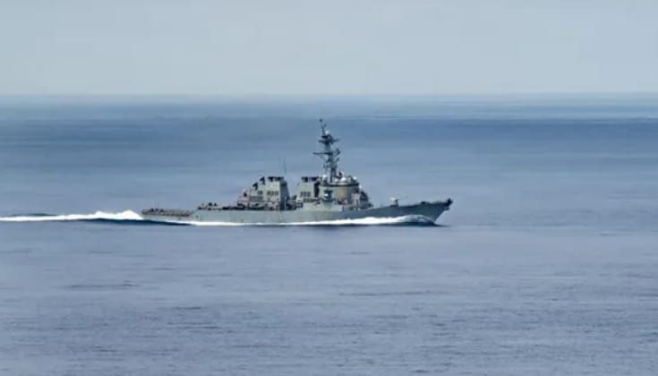 美國海軍阿利·伯克級導彈驅逐艦「本福德」號上月在南海海域發生故障，失去動力漂泊了 4 天。&nbsp;&nbsp;&nbsp;圖 : 翻攝自US Navy