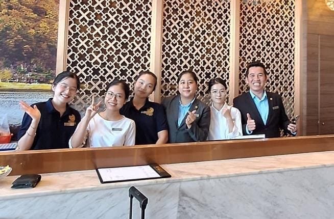 高雄大學師生與越南半島酒店交流觀光旅宿經營及服務管理經驗。&nbsp;&nbsp;&nbsp;圖：國立高雄大學／提供