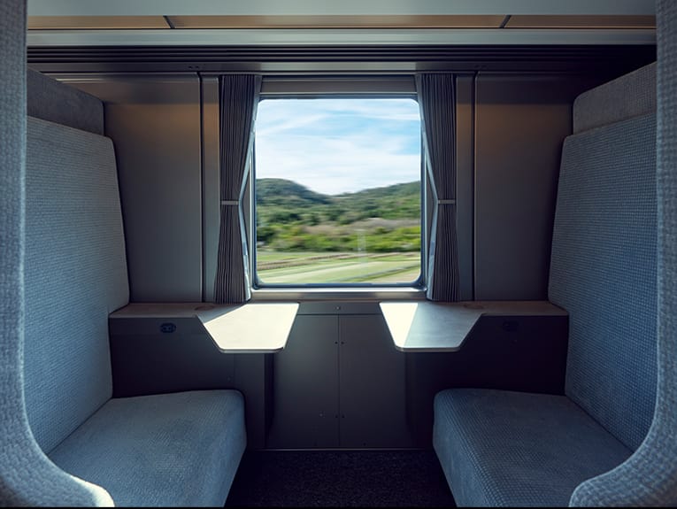 東武鐵道豪華觀光列車「SPACIA X」B 級半包廂座位 Box 圖:翻攝自東武鐵道官網 東武鐵道豪華觀光列車「SPACIA X」B 級半包廂座位 Box 圖:翻攝自東武鐵道官網