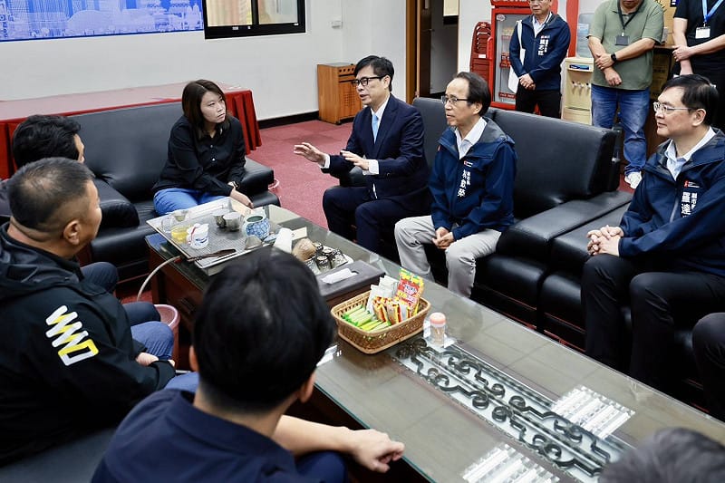 陳其邁(右三)率市府團隊拜會國民黨團。&nbsp;&nbsp;&nbsp;圖：高雄市政府／提供