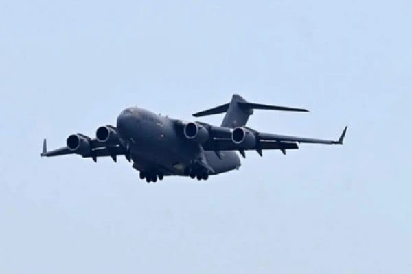 美軍一架 E-3B 哨兵空中預警機，於 21 日上午經過波斯灣上空時發出代表發生一般緊急情況的 7700 代碼。三架美軍 KC-46A 飛馬座空中加油機隨後也緊急起飛。&nbsp;&nbsp;&nbsp;圖:翻攝自 X @fr_presstv