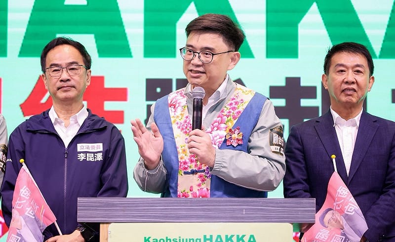 賴瑞隆(中)針對未來客家政策提出三大方向，盼打造「高雄客家文化城」。&nbsp;&nbsp;&nbsp;圖：賴瑞隆競辦／提供