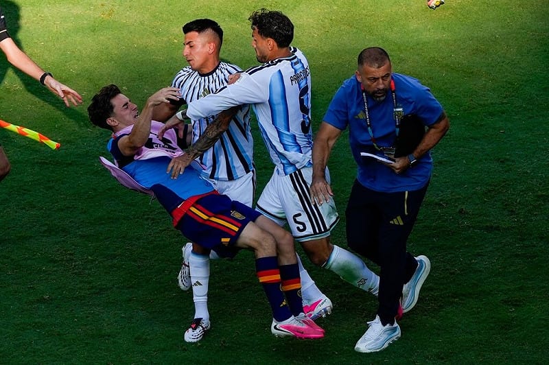 世足決賽後動粗　阿根廷3將遭FIFA禁賽及罰款
