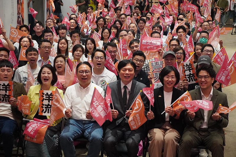 民進黨台北市長沈伯洋與民進黨新北市長參選人蘇巧慧上午舉辦律師後援會成立大會，民進黨桃園市長參選人黃世杰、宜蘭縣長參選人林國漳也共同到場。&nbsp;&nbsp;&nbsp;圖：黃世杰競選辦公室/提供