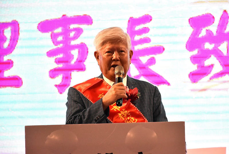 高雄市模範父親協會理事長黃金柱特別感謝獲獎者背後默默默包容、付出與支持的夫人們。&nbsp;&nbsp;&nbsp;圖：孫家銘攝