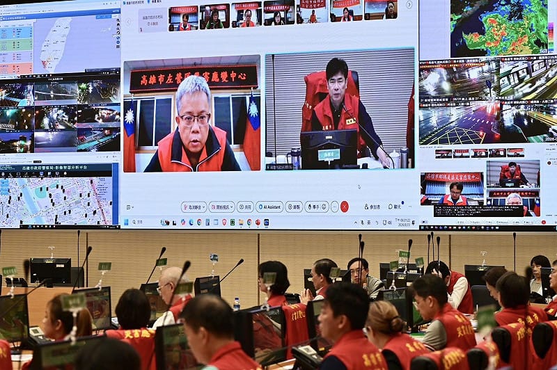 陳其邁在第一次工作會議中與區公所視訊連線。&nbsp;&nbsp;&nbsp;圖：高雄市政府／提供