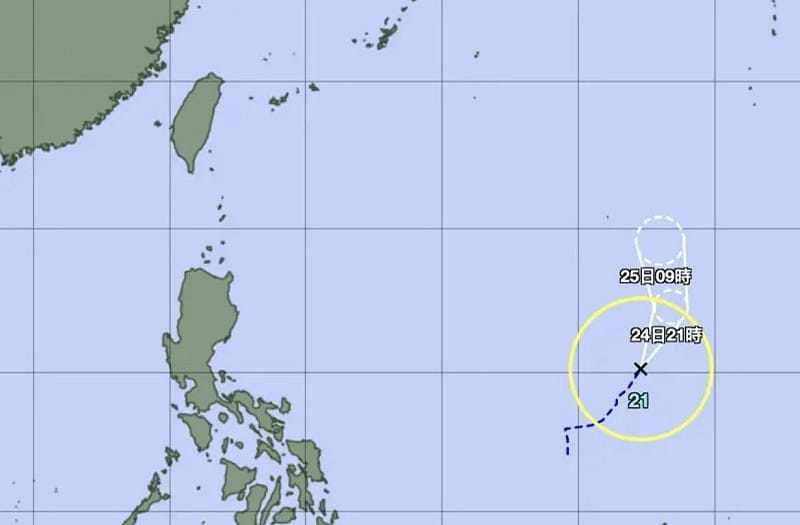 據日本氣象廳資料顯示，目前閃電颱風正位於遠洋，預估今(24)日晚間至明(25)日早上將持續往東北方移動，短時間內對台灣無直接影響。                               &nbsp;&nbsp;&nbsp;圖：翻攝自日本氣象廳颱風情報