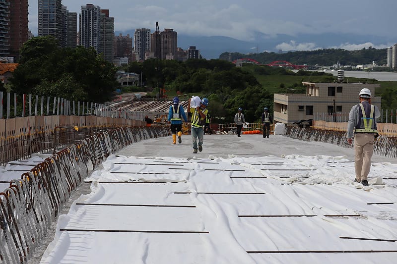 淡北道路持續施工中，新北市政府督促施工團隊做好管理，確保工程品質與進度。&nbsp;&nbsp;&nbsp;圖：新北市府提供