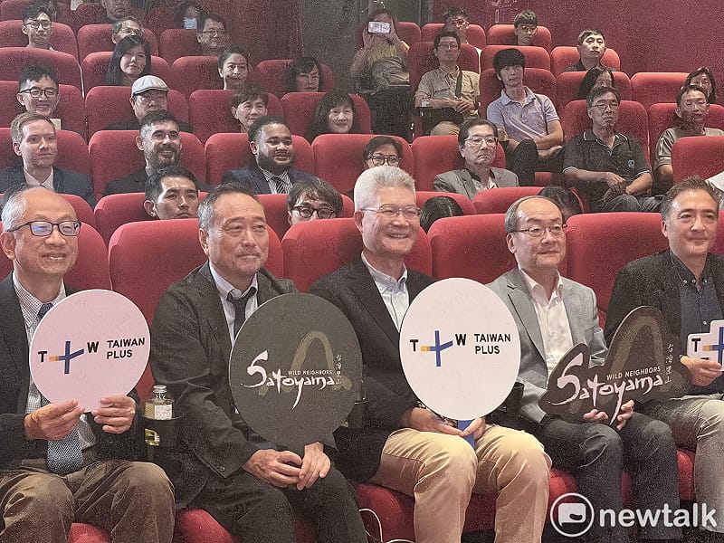 公視董事長胡元輝（中）今（26）日出席TaiwanPlus五周年暨《台灣里山》特映會。&nbsp;&nbsp;&nbsp;圖：李宣萱/攝