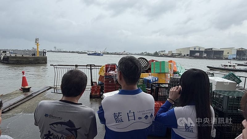 一艘東琉線藍白航運客船26日中午往小琉球船班擱淺，船上146名人員一度受困，業者繃緊神經調度救援，所幸最終所有人員均安。中央社記者李卉婷攝　115年8月26日&nbsp;&nbsp;&nbsp;