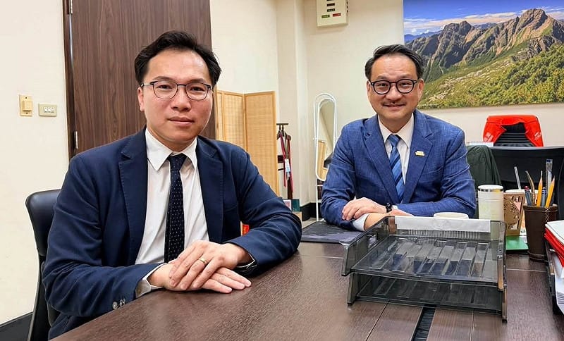 林智鴻(左)前往行政院拜會阮昭雄(右)表達高雄治水防洪的需求。&nbsp;&nbsp;&nbsp;圖：取自林智鴻臉書