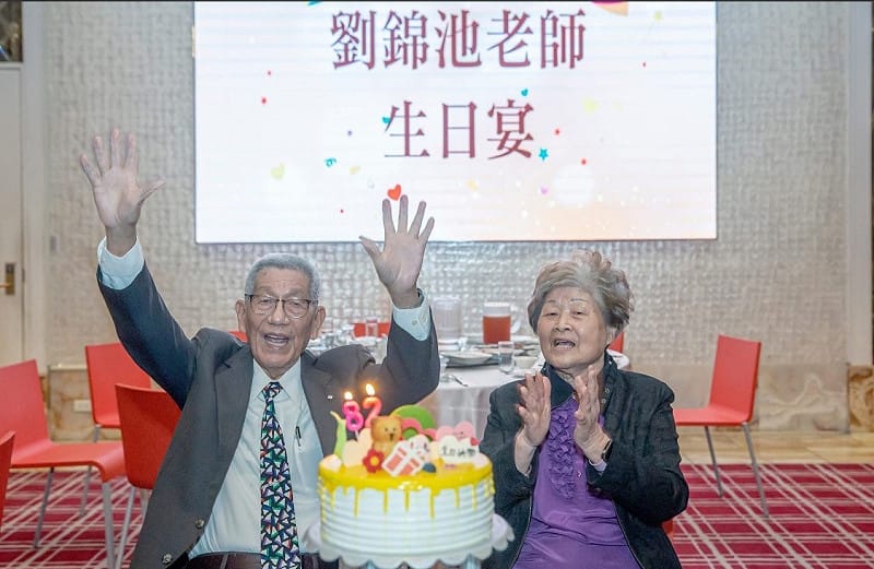 劉錦池(左)與太太謝碧霞(右)鶼鰈情深。&nbsp;&nbsp;&nbsp;圖：取自劉錦池臉書