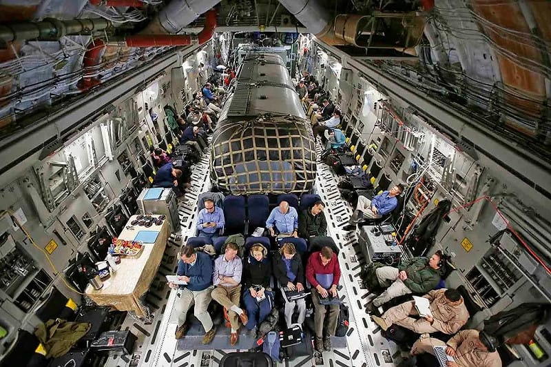 軍用C-17運輸機，機艙內搭載了「銀鷹」（Silver Eagle）艙體，該艙體此前也被稱為「氣流」（Air Stream）。&nbsp;&nbsp;&nbsp;圖：翻攝自 X Mirek Szczerba