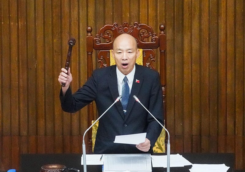 立法院長韓國瑜宣布三讀《強化國防自主暨無人載具產業發展條例》。&nbsp;&nbsp;&nbsp;圖：張良一/攝