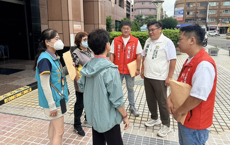 六顆在地服務的心從自己的家鄉出發，為鳳山顧地方、拚建設、服務基層，也替下一代創造更好的生活與成長環境。&nbsp;&nbsp;&nbsp;圖：蘇致榮競辦／提供
