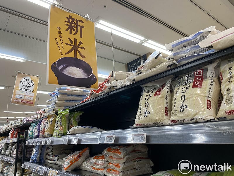 現在日本新米價格低廉,對消費者是福音,但業者及農民則非常不安。 圖:劉黎兒/攝 現在日本新米價格低廉,對消費者是福音,但業者及農民則非常不安。 圖:劉黎兒/攝