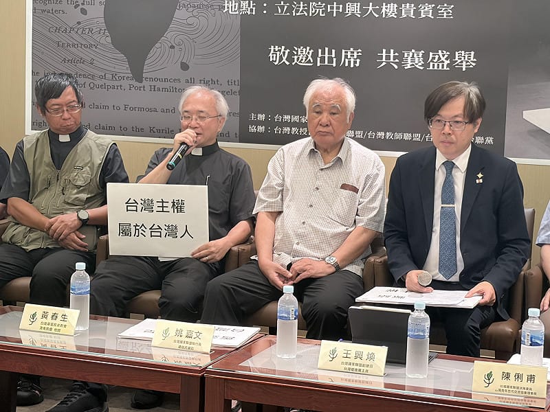 總統府資政姚嘉文（右二）、台灣國家聯盟副總召/台灣基進黨主席王興煥（右一）、基督長老教會濟南教會黃春生牧師（左二）也出席。&nbsp;&nbsp;&nbsp;圖：李宣萱/攝