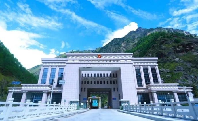 中尼邊界的吉隆口岸(海關)。 圖 : 翻攝自中國國家移民管理局 中尼邊界的吉隆口岸(海關)。 圖 : 翻攝自中國國家移民管理局