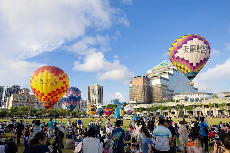 活動兩天每日上午及下午各有一場熱氣球繫留體驗，每一場次均有3顆繫留球，約可搭乘120人，一律採現場報名，每人收費500元。&nbsp;&nbsp;&nbsp;圖：台南觀光旅遊局／提供