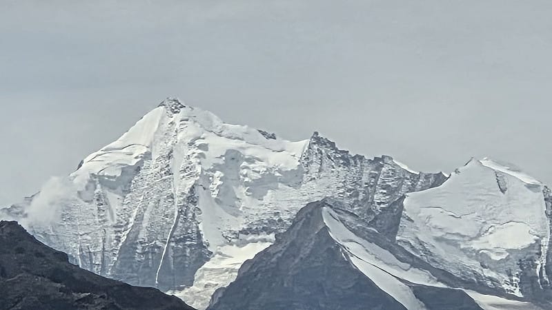 隨著全球暖化加劇，到了本世紀中葉每年恐將有高達 4000 座冰川融化，突破歷史新高。&nbsp;&nbsp;&nbsp;圖:翻攝自 X @Alpenweerman