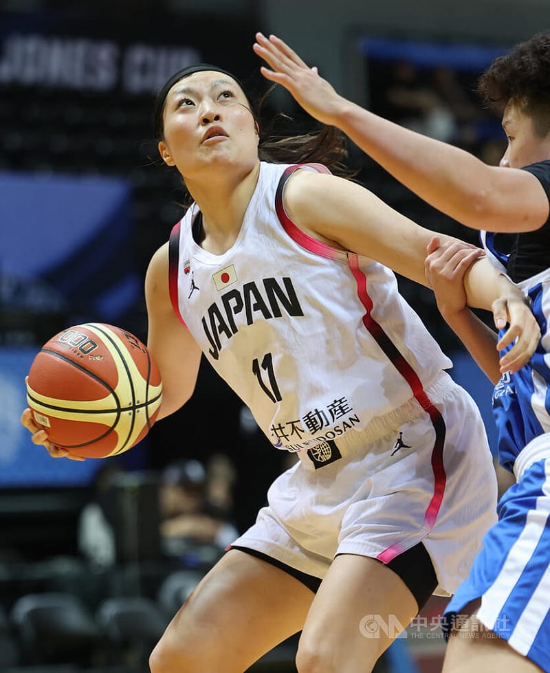 2026第45屆新北威廉瓊斯盃國際籃球邀請賽女子組28日晚間在新莊體育館由台灣白隊迎戰日本隊，日本好手岡本美優（圖）全場貢獻18分，助隊以81比65晉級冠軍戰。中央社記者趙世勳攝　115年8月28日&nbsp;&nbsp;&nbsp;