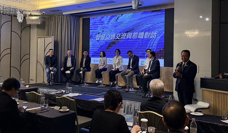 高市交通局邀六都交通局、中華智慧運輸協會ITS Taiwan及產官學界共同分享「SCATS + ATC智慧動態號誌控制系統」試辦成果。&nbsp;&nbsp;&nbsp;圖：高雄市交通局／提供